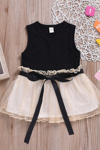 Sleeveless Lace Dress With Wooden Ears