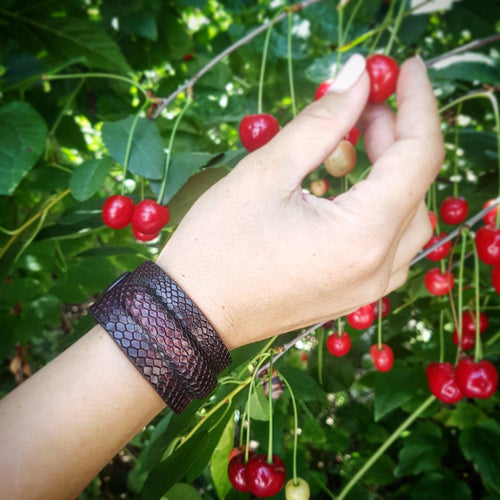 The ''Cobra'' bracelet for pet parents